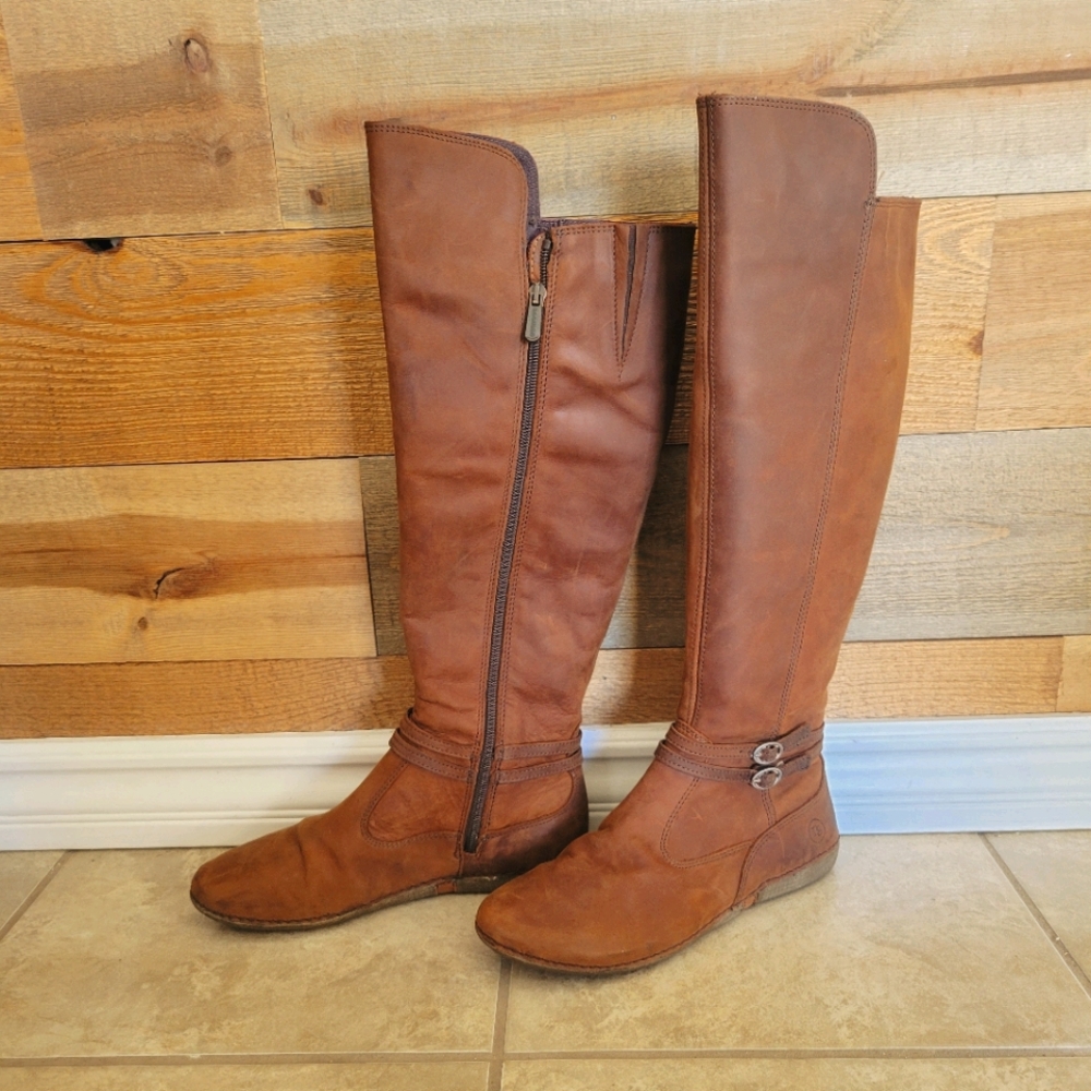 🌴 EUC Neosens Genuine Leather tall boots. Flat heel